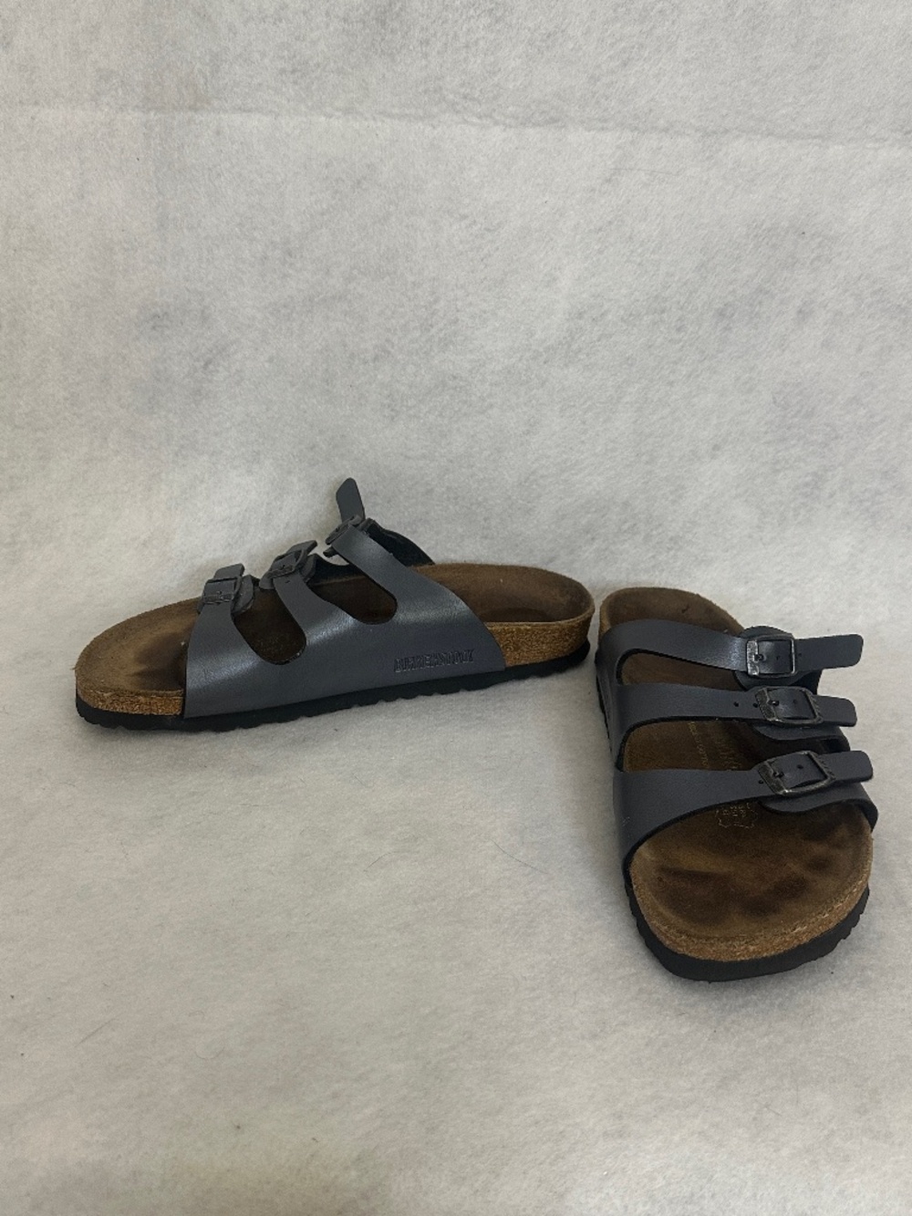 Birkenstock Sandals Women size 7/ Men size 5 Gently worn Leather with cork sole